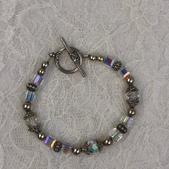 Boutique Vintage Sterling Silver Bead & Clear Crystal Accent Toggle Bracelet - Picture 3 of 14